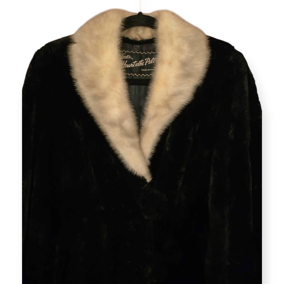 Vintage Black Fur Coat with Cream Collar - Picture 2 of 5